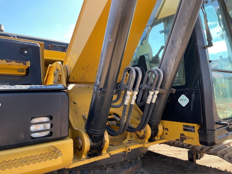 caterpillar-324e-image-21