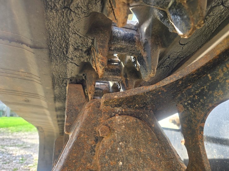 2010-bobcat-t650-image-59