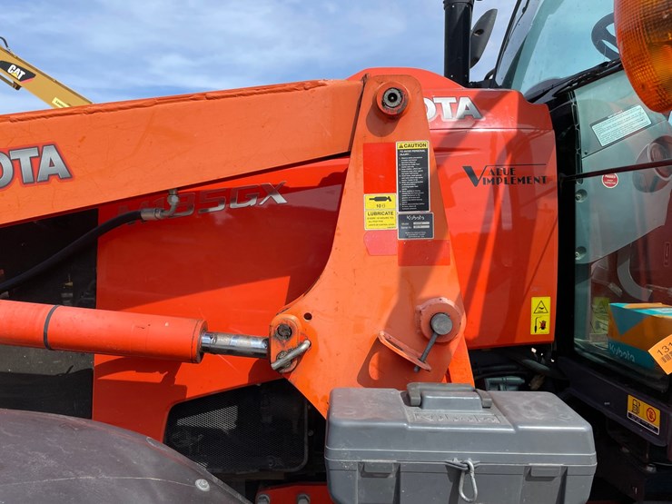 2014-kubota-m135gx-image-11