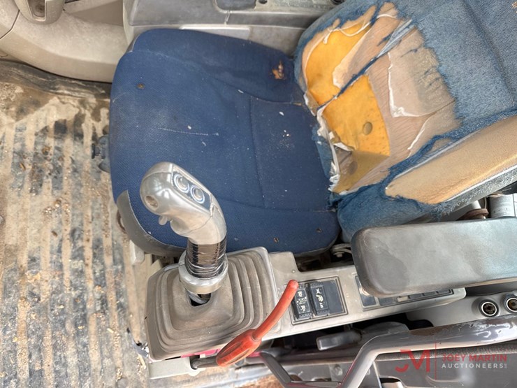 2007-hitachi-zx240-lc-3-image-26