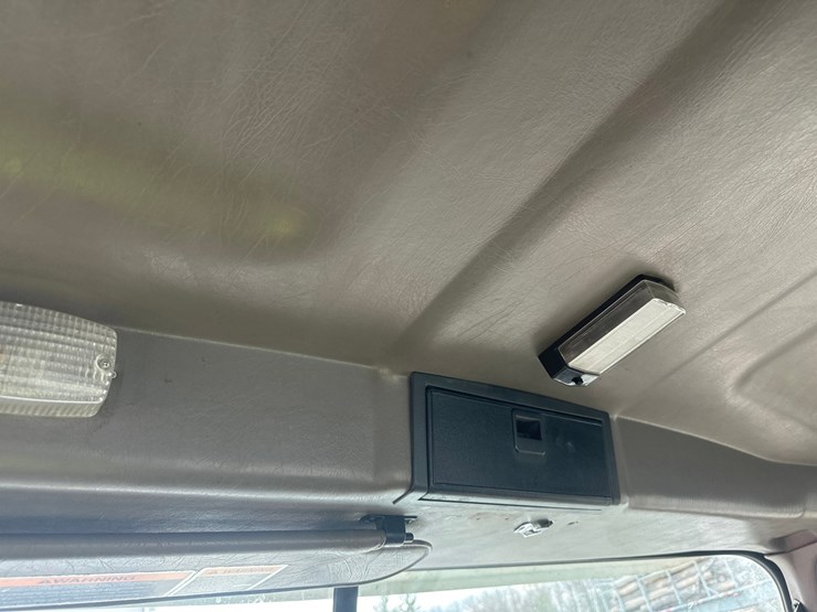 2002-mack-ch613-image-35