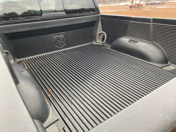 2005-dodge-2500-image-21