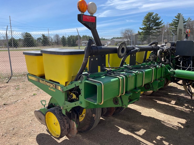 john-deere-7200-image-32