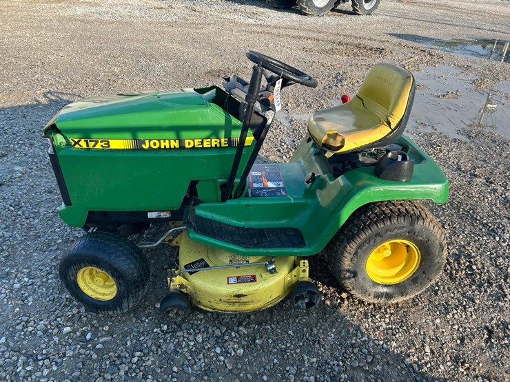 john-deere-lx173-image-1