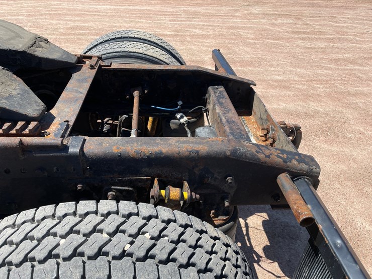 2007-freightliner-fld120-image-16