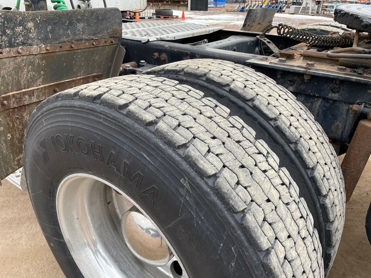 2016-kenworth-t660-image-25