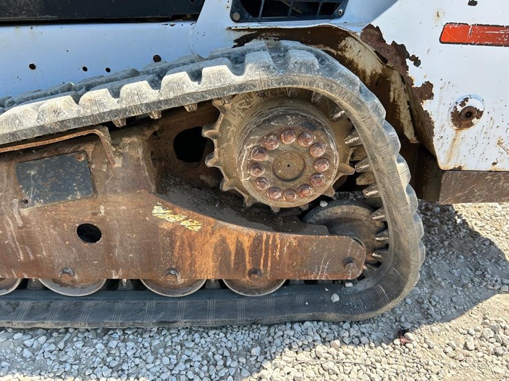 2015-bobcat-t590-image-19