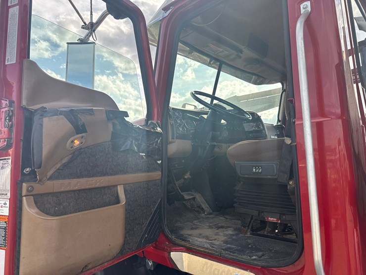 2007-mack-cl733-image-61
