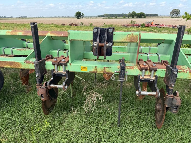 #46934-•-bigham-6-row-38"-terra-till-image-34