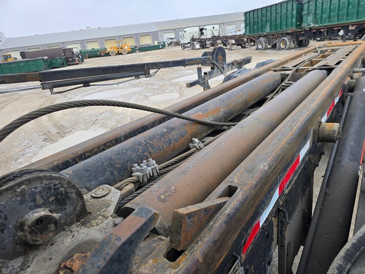 #22589-•-2006-mack-cv713-granite-roll-off-truck-image-65