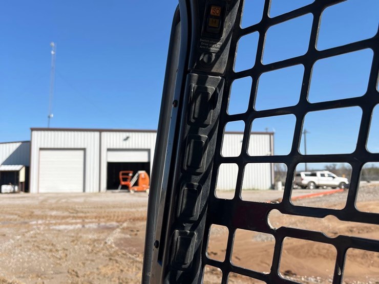 2020-bobcat-t590-image-16