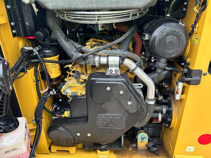 2019-caterpillar-232d-image-15