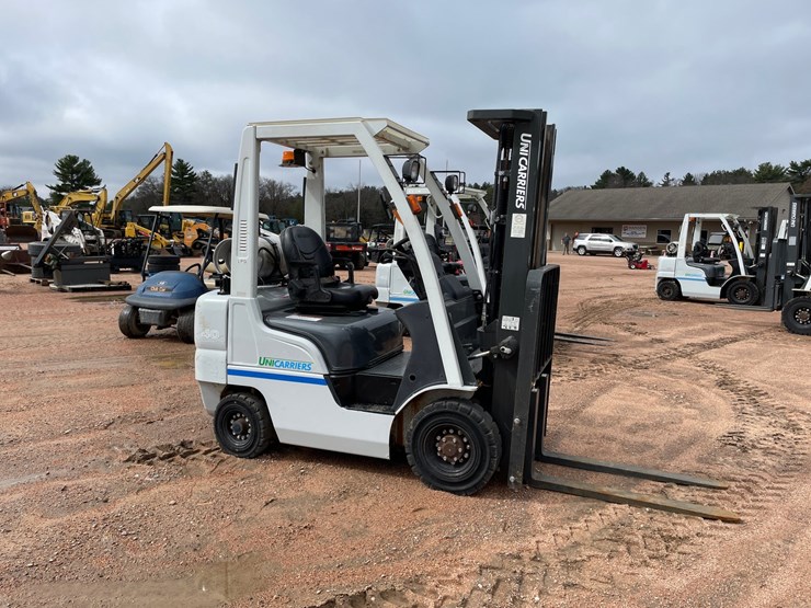 #1165-•-unicarriers-3,450-lbs-lp-forklift-image-6