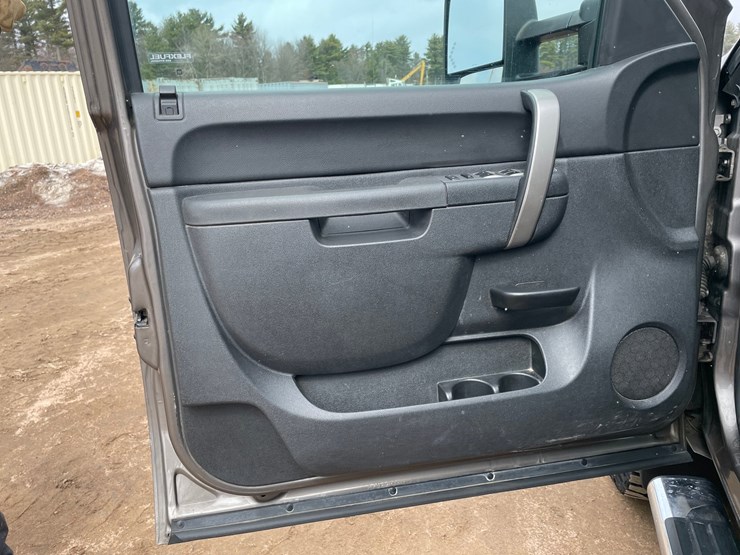 2013-chevrolet-silverado-2500hd-image-49