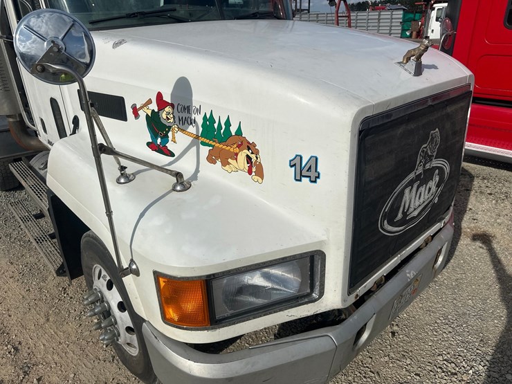 2002-mack-ch613-image-10