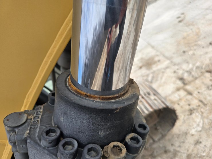 2013-caterpillar-324el-image-32