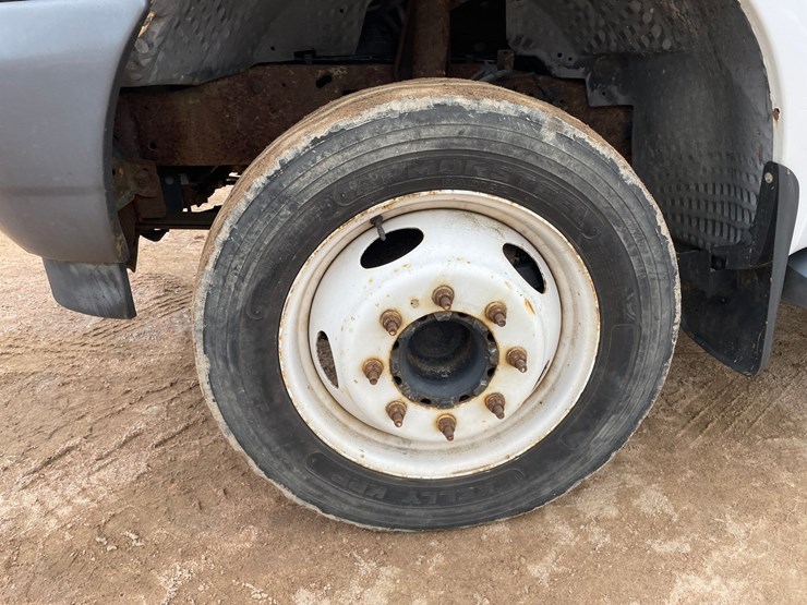 2004-ford-f550-image-40