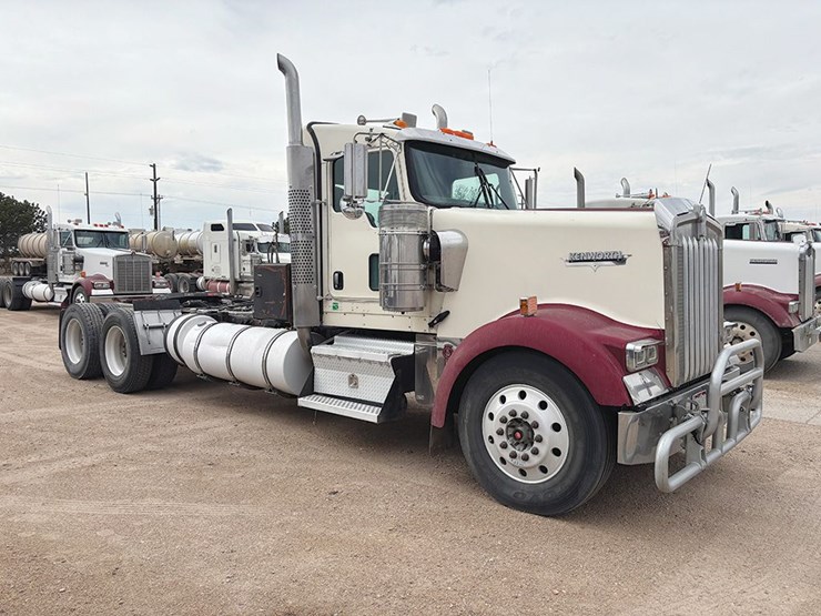 2007-kenworth-w900l-image-1