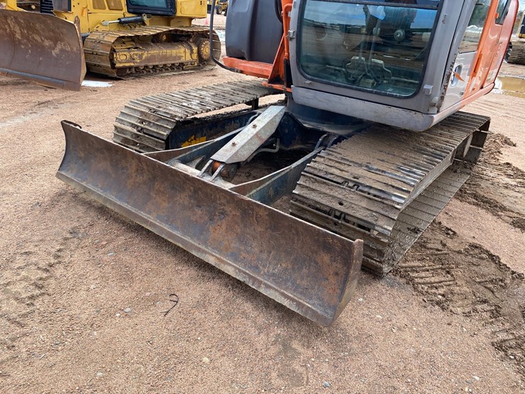 2005-hitachi-zx80-image-21