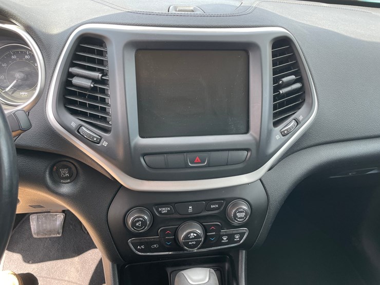 2014-jeep-cherokee-image-32