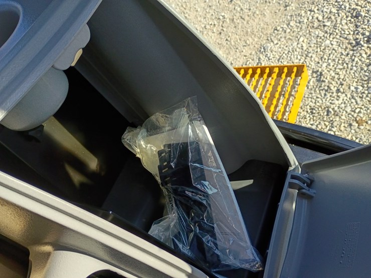 2023-caterpillar-910-image-46