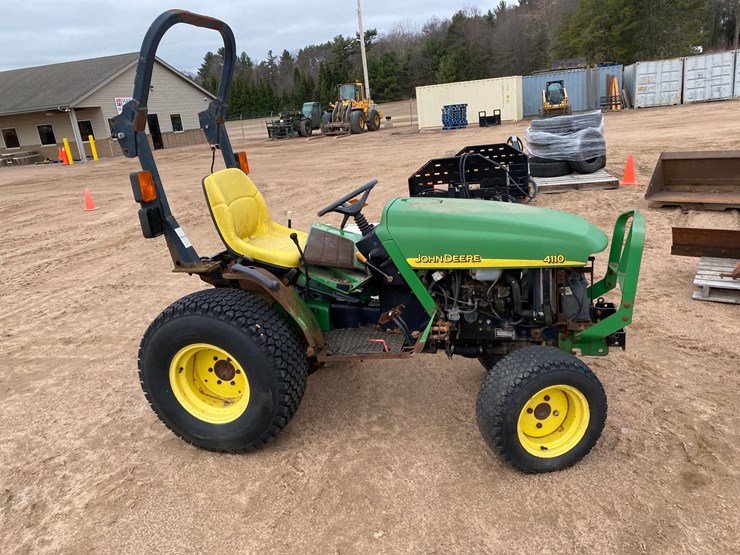 john-deere-4110-image-3