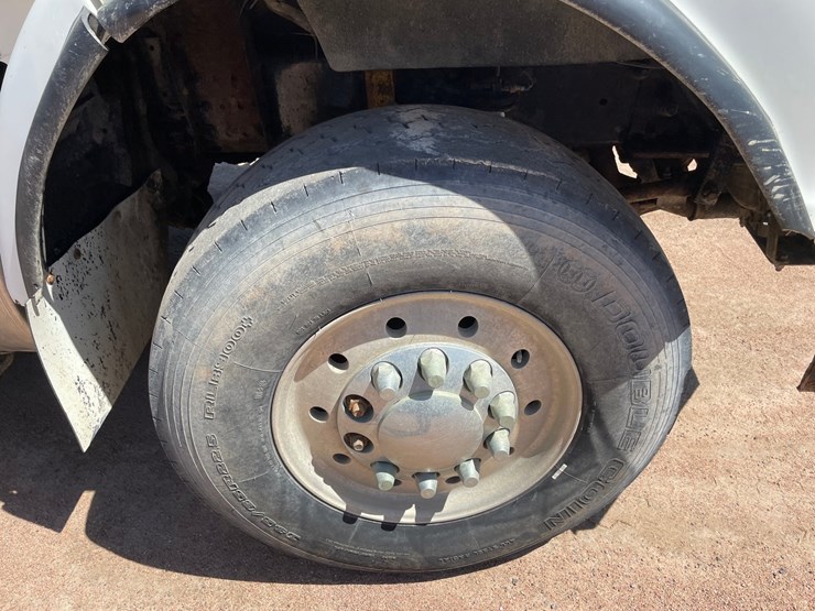 2007-freightliner-fld120-image-20