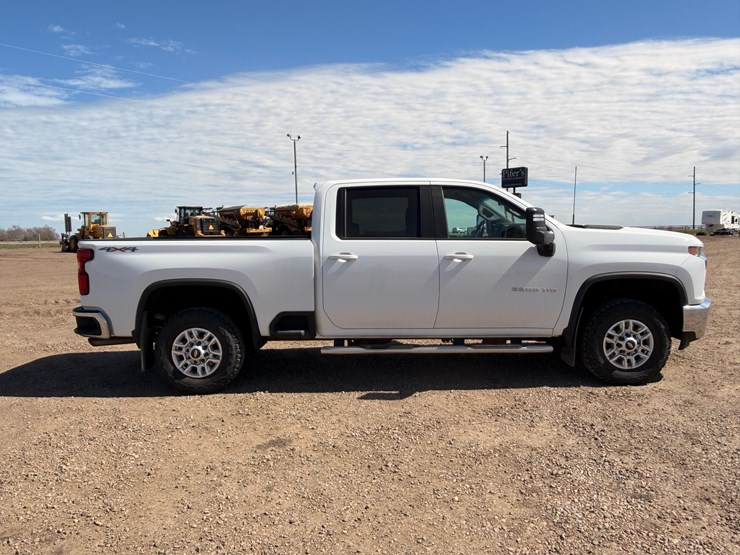 2022-chevrolet-silverado-2500-image-4