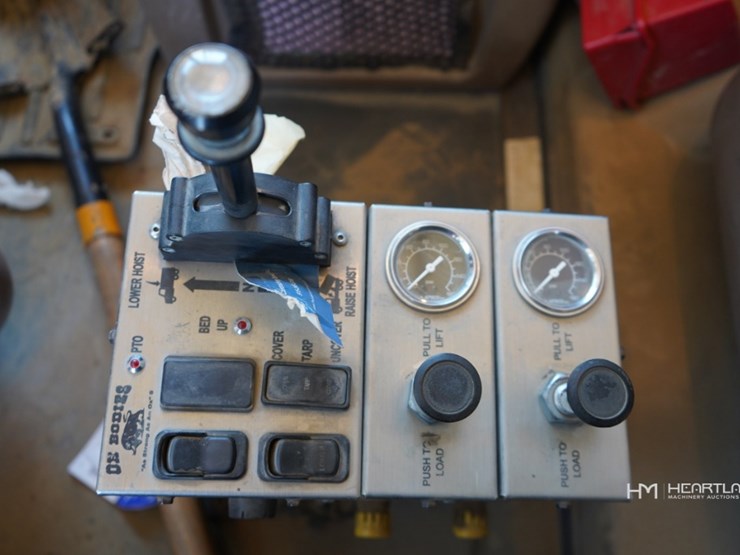 2018-mack-granite-gu713-image-24