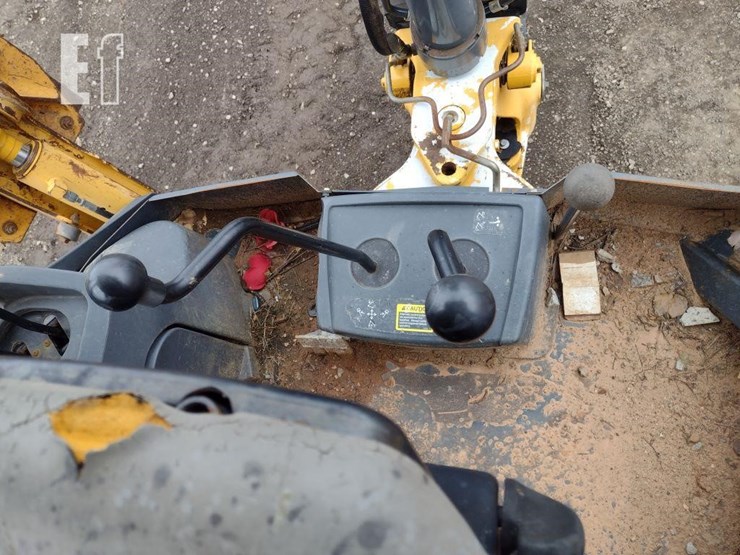 2010-deere-310j-image-8