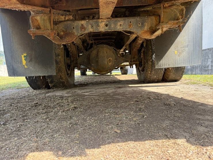 1982-ford-f700-image-23