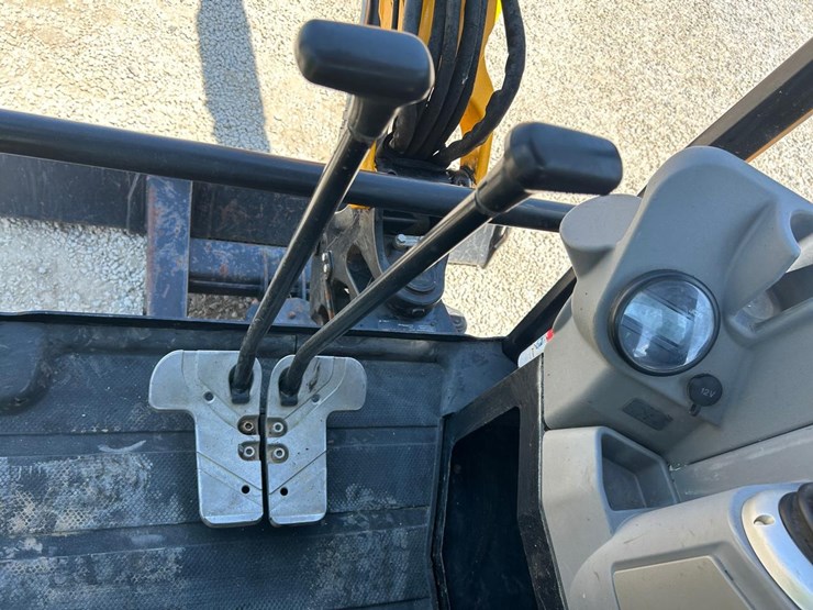 2021-jcb-35z-1-image-20