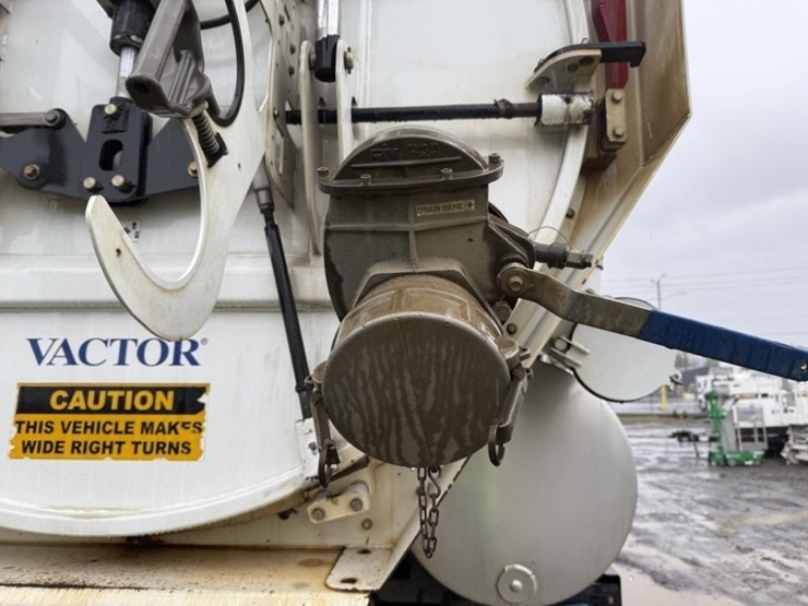 2015-kenworth-t440-image-23