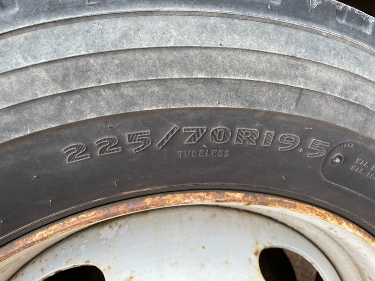 2004-ford-f550-image-44