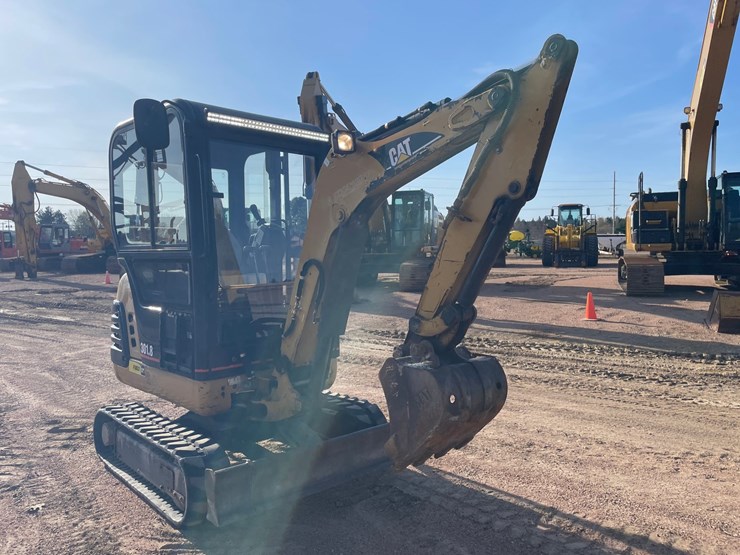 2005-caterpillar-301.8-image-3