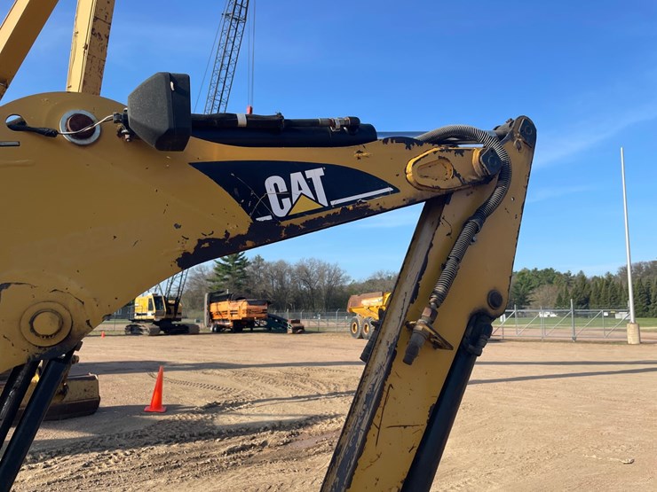 2005-caterpillar-301.8-image-16