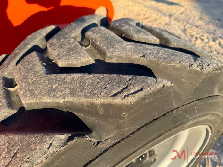 2014-jlg-800aj-image-6