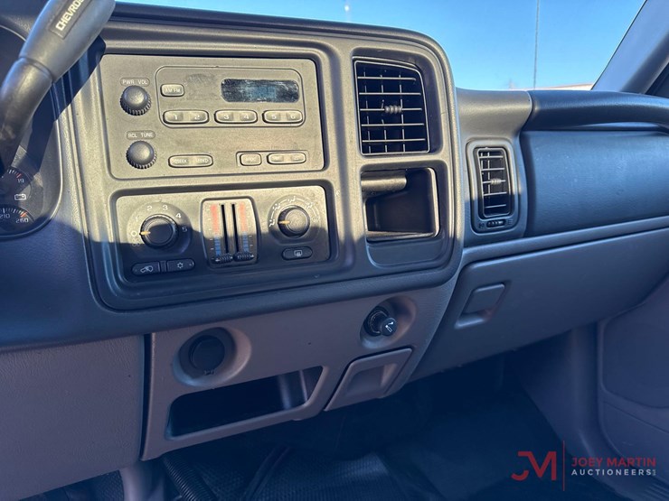 2006-chevrolet-tahoe-image-15