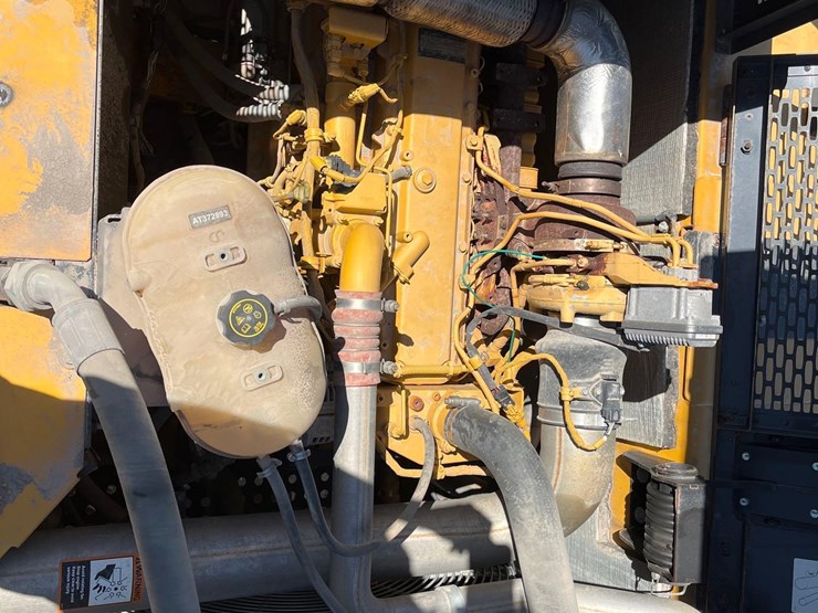 2019-john-deere-6-image-10