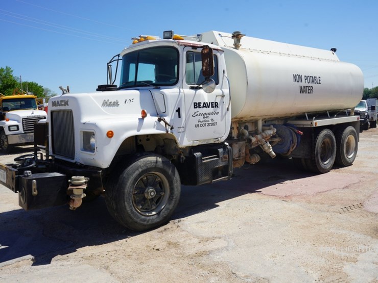 1985-mack-dm686s-image-1