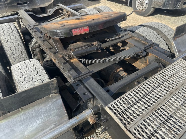 2002-mack-ch613-image-16