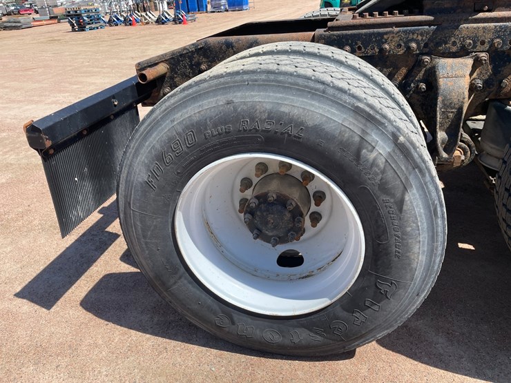 2007-freightliner-fld120-image-25