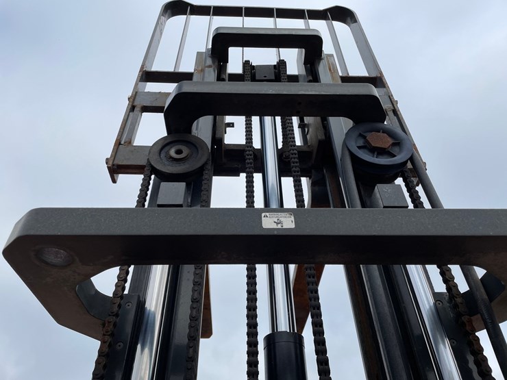 #1165-•-unicarriers-3,450-lbs-lp-forklift-image-28