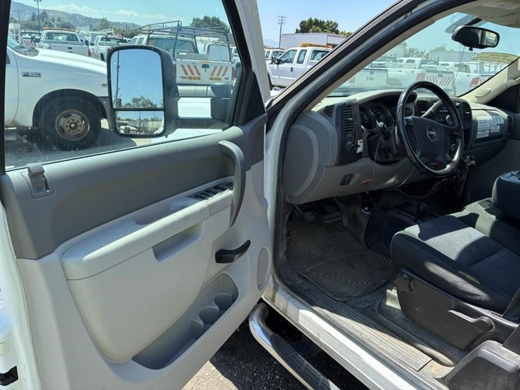 2012-gmc-sierra-3500-image-13