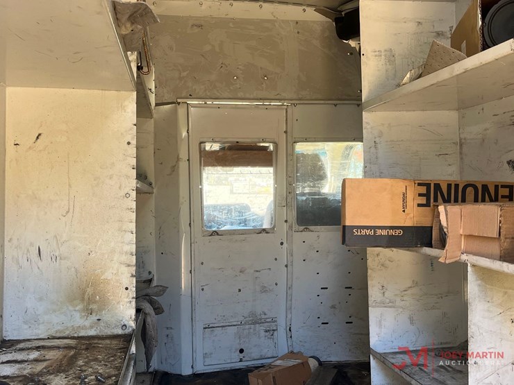 2013-nissan-nv3500hd-image-18