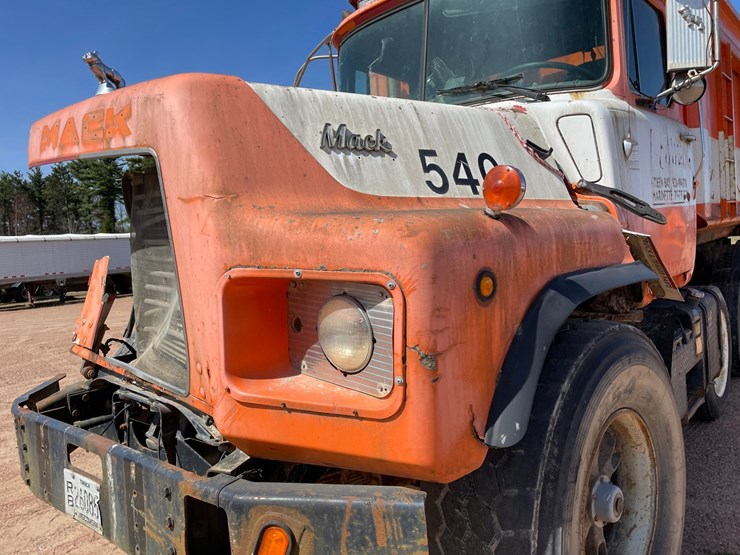 1992-mack-dm690s-image-23