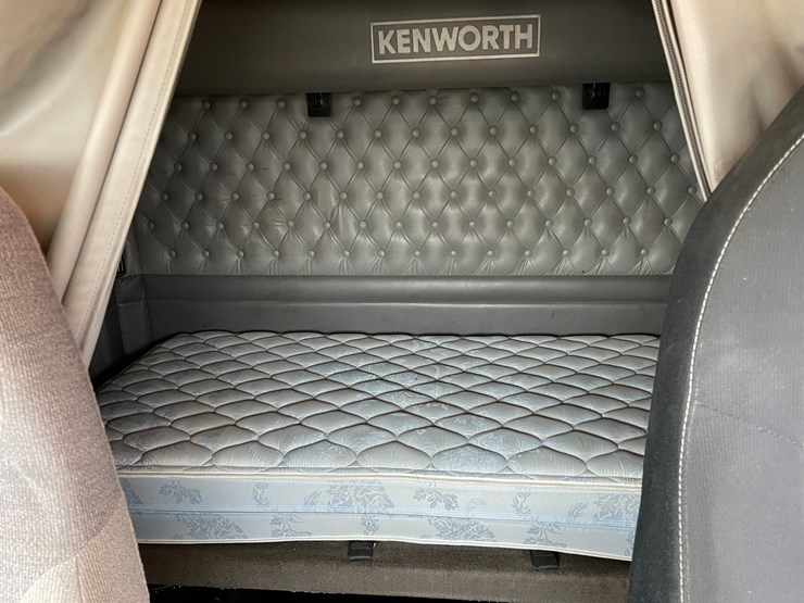 2016-kenworth-t660-image-61
