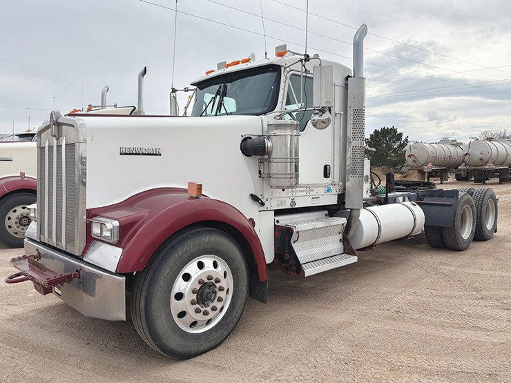 2007-kenworth-w900l-image-1
