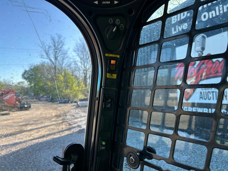 2023-bobcat-t770-image-23