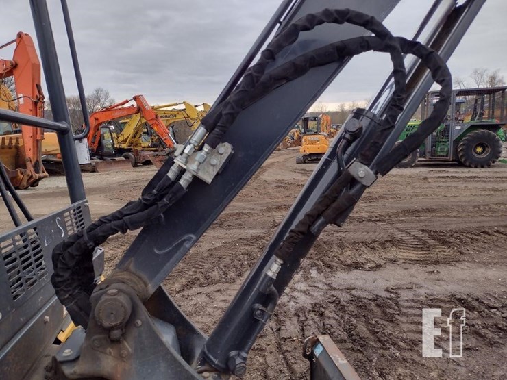 2020-deere-35g-image-27